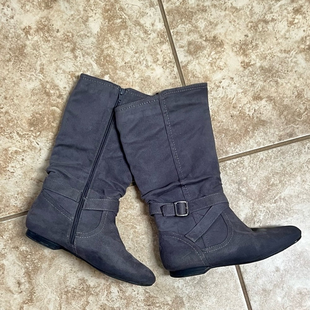 Women’s Gray Suede boots-size 7